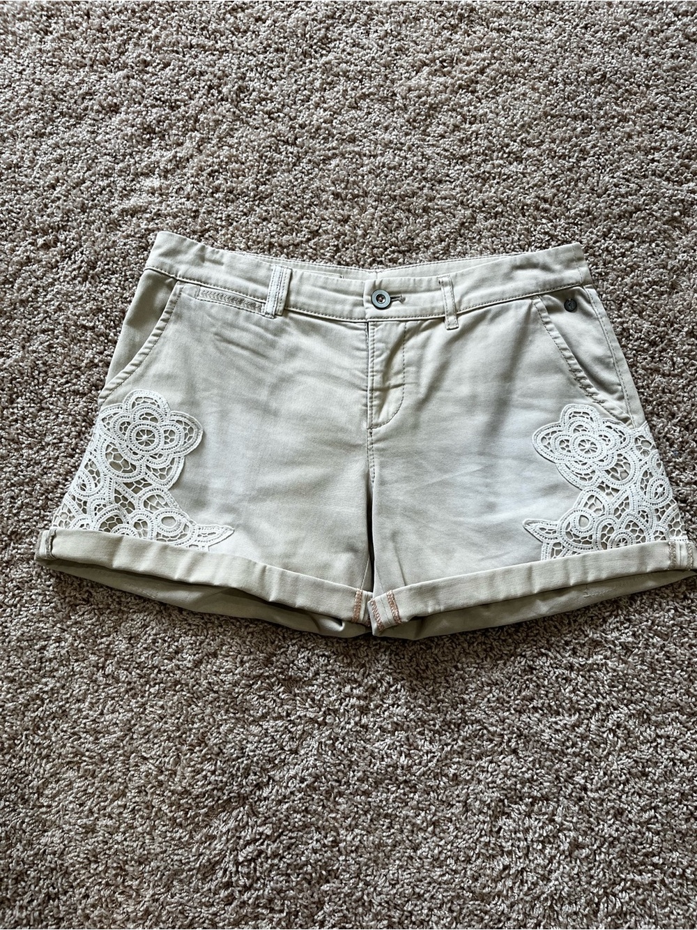 Pilcro Size 26 Cream Crochet-Appliqué Cuffed Jean Shorts